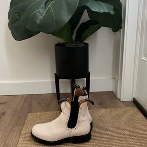 Bone/ivory women’s blundstone boots!